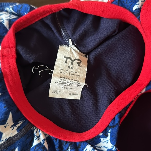 TYR Training Suit 26 - Picture 3 of 3